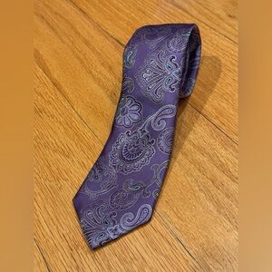 Michael Kors Men 100% Silk Elegant Purple Paisley Men's Tie.
